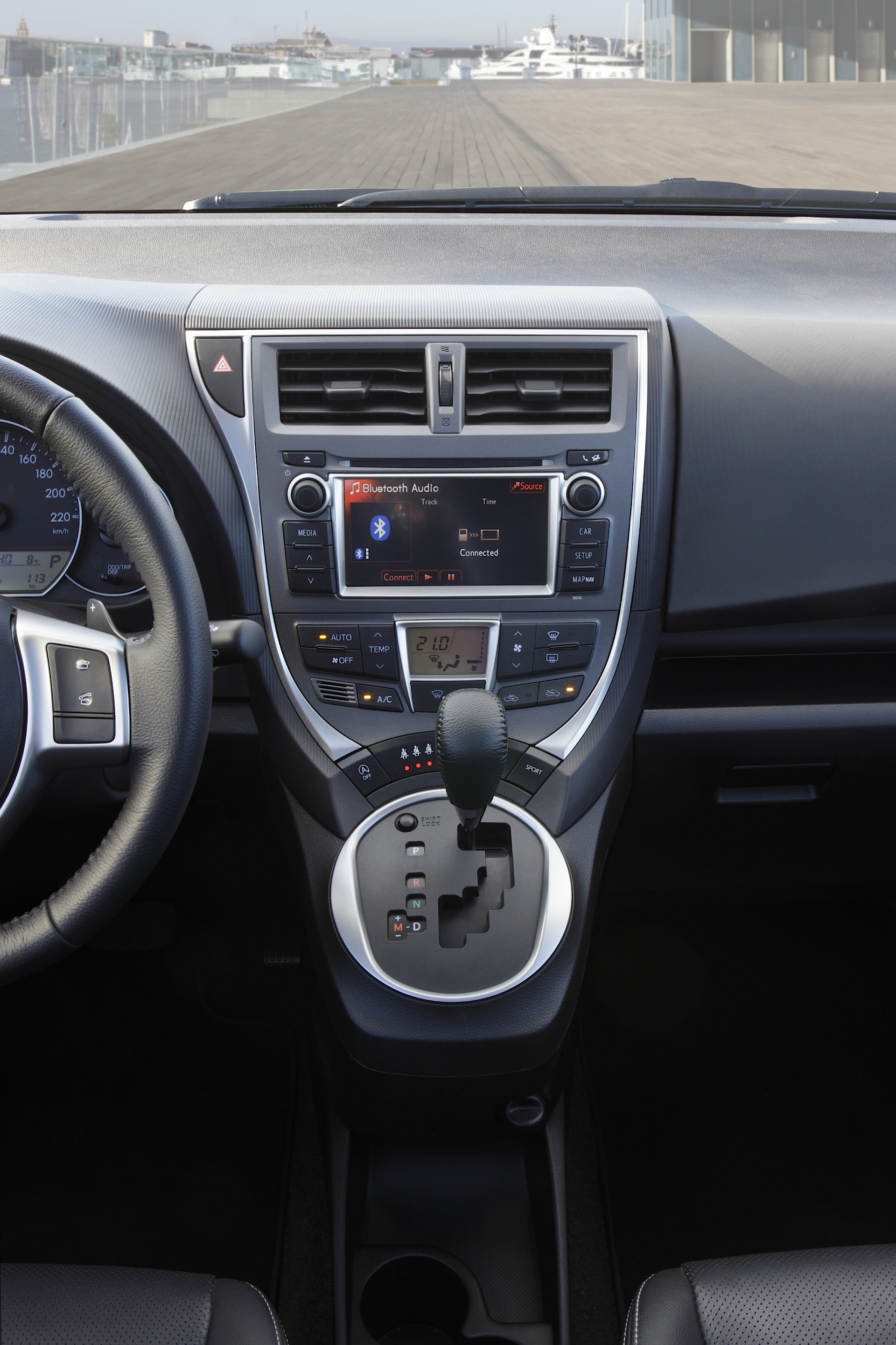 Toyota Verso-S photo 103