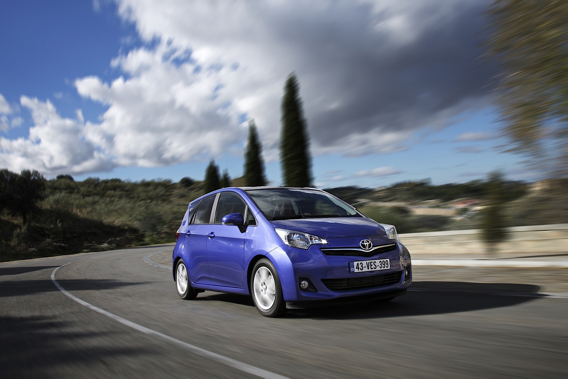 Toyota Verso-S photo 14