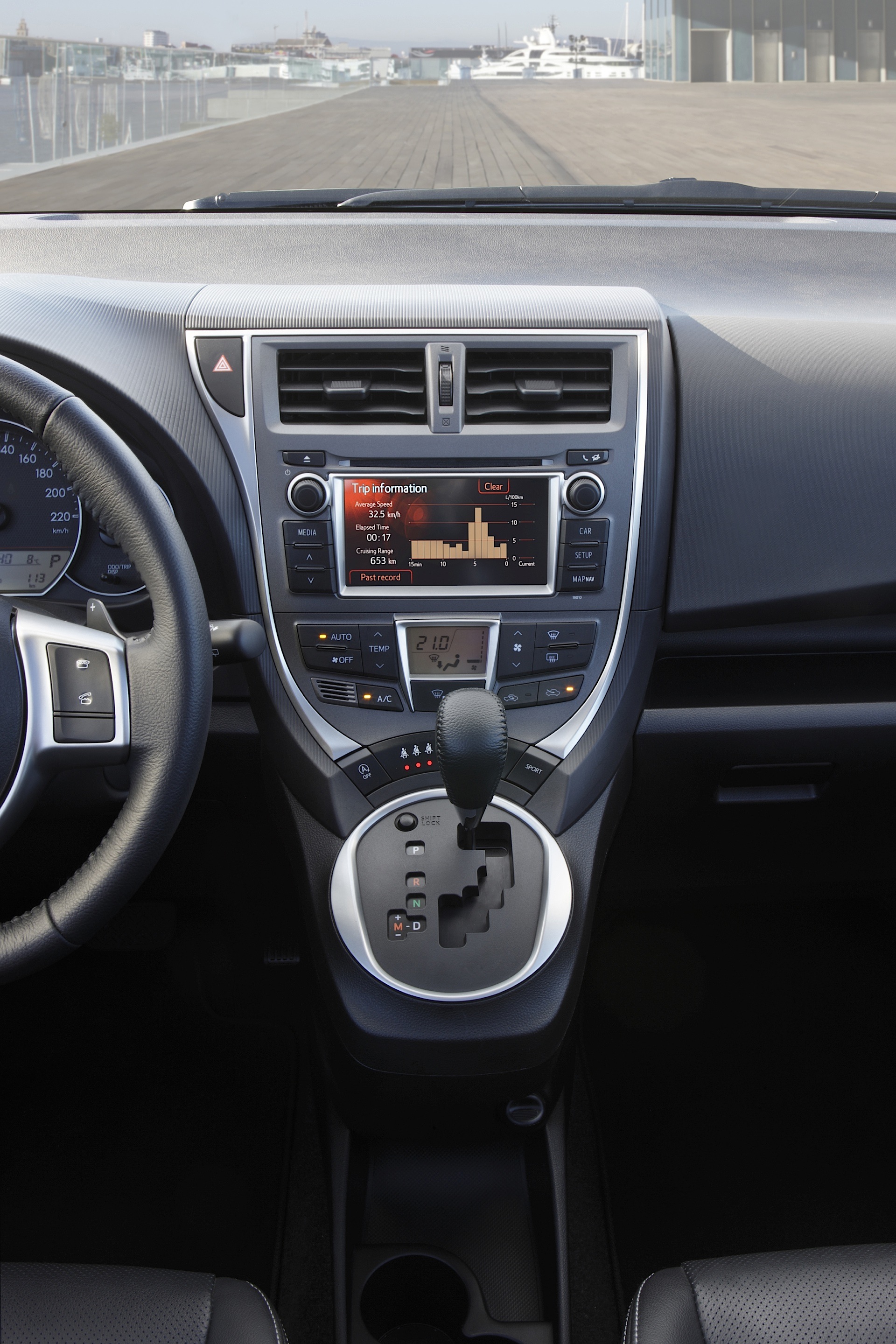 Toyota Verso-S photo 105