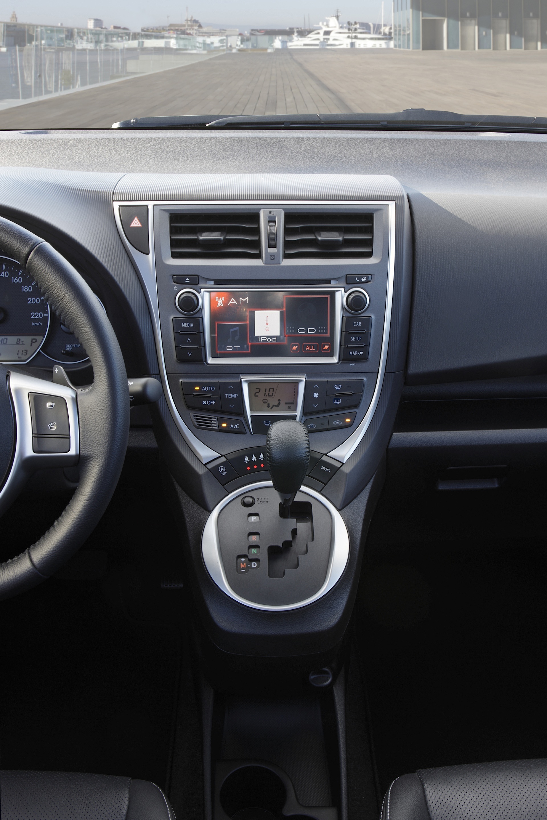 Toyota Verso-S photo 106