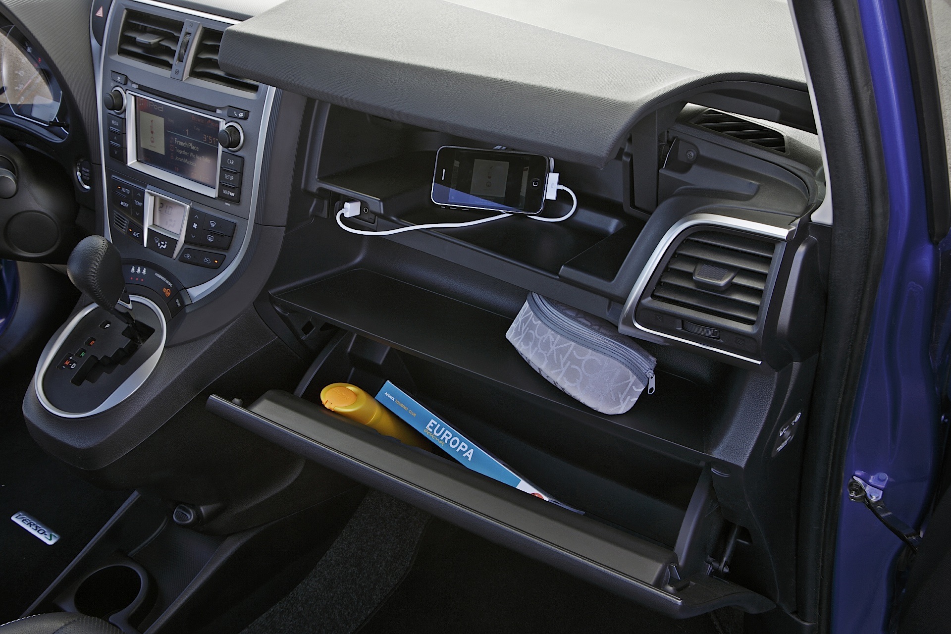 Toyota Verso-S photo 25