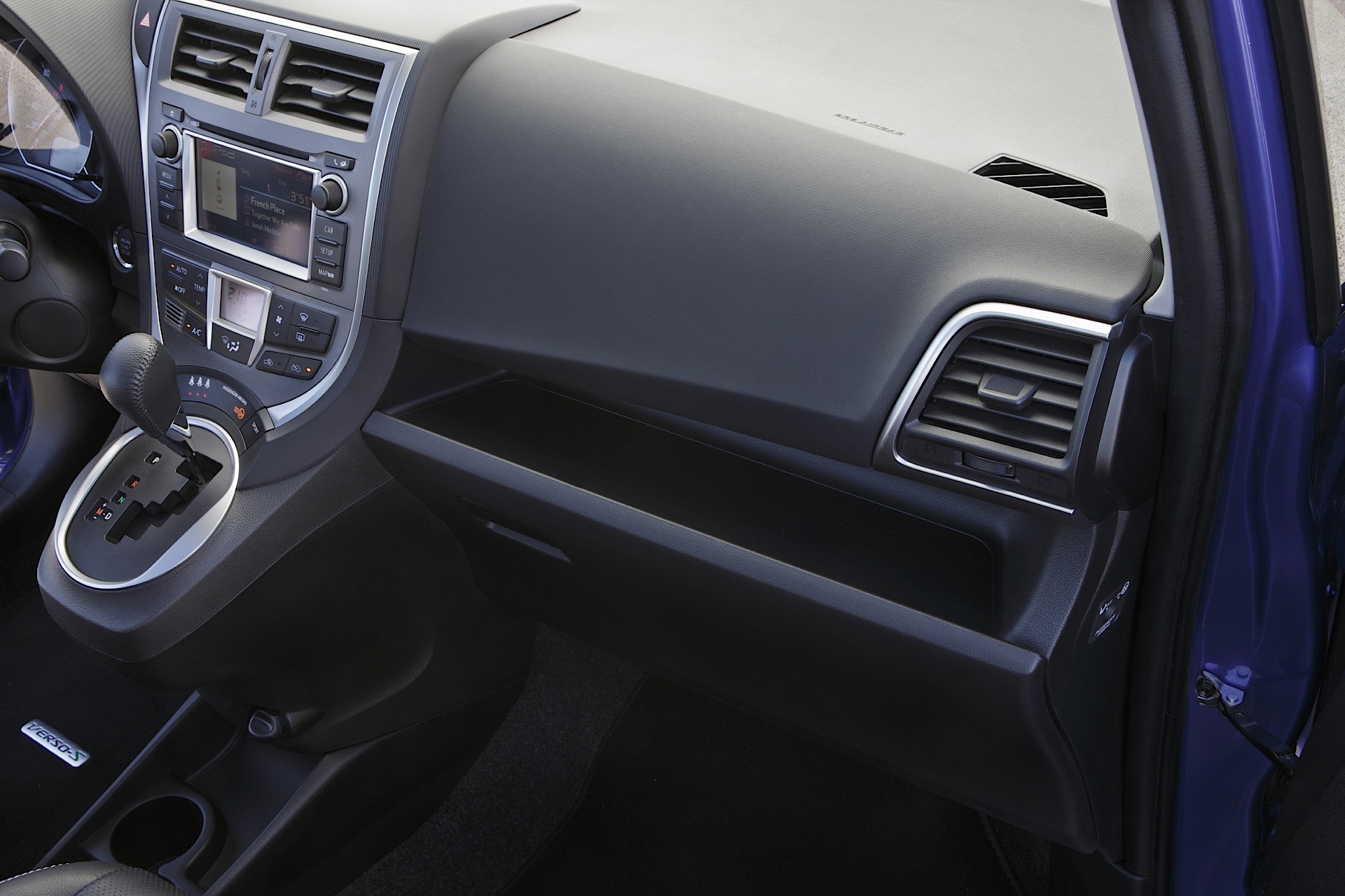 Toyota Verso-S photo 113