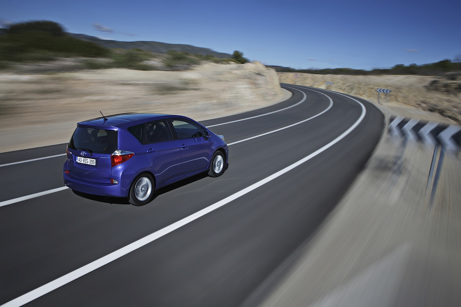 Toyota Verso-S photo 34