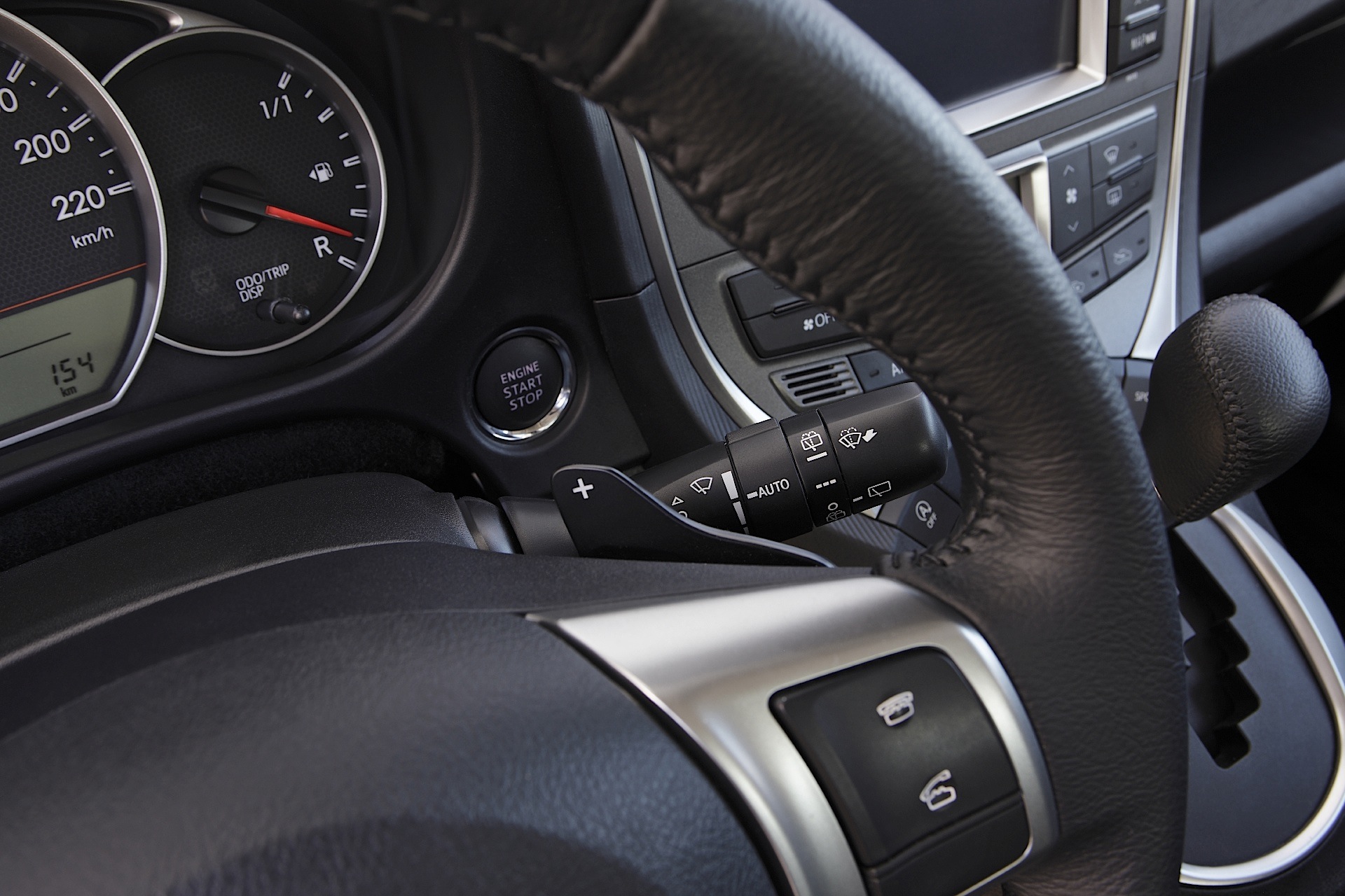 Toyota Verso-S photo 122