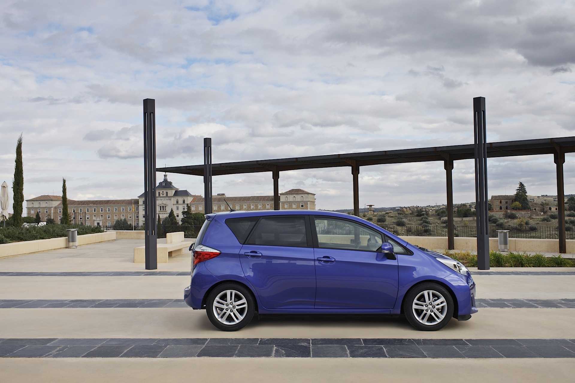 Toyota Verso-S photo 48