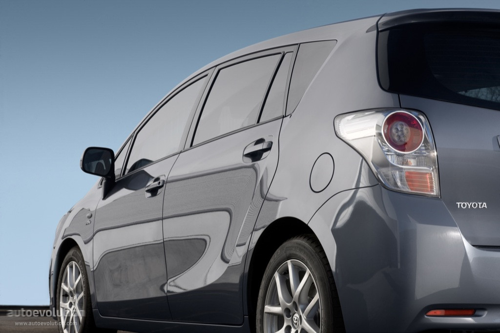 Toyota Verso photo 4