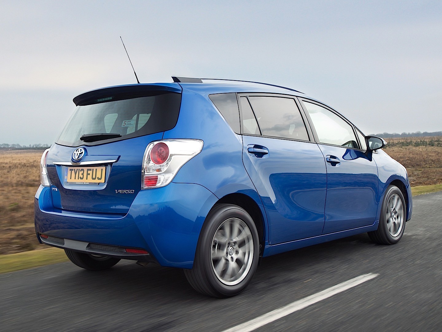 Toyota Verso photo 3