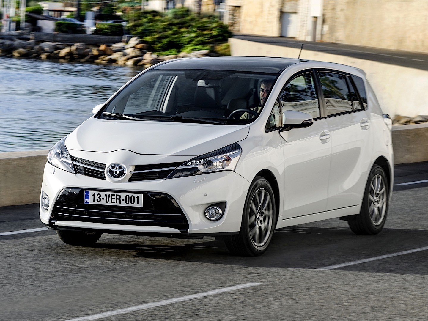 Toyota Verso photo 5