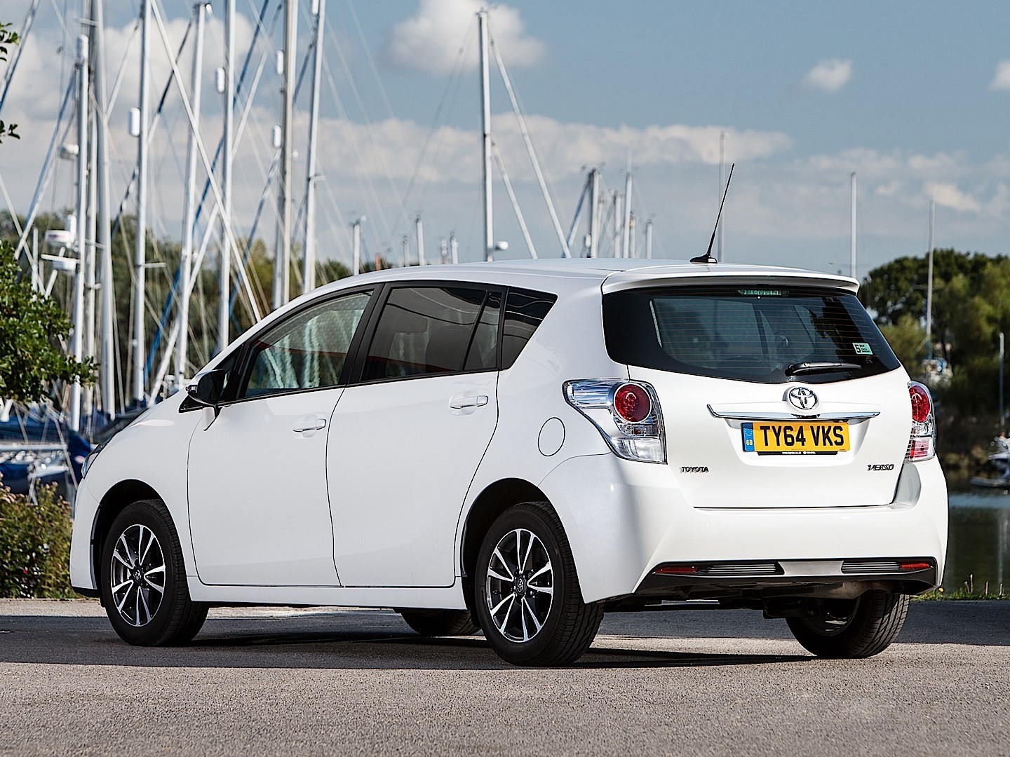 Toyota Verso photo 16