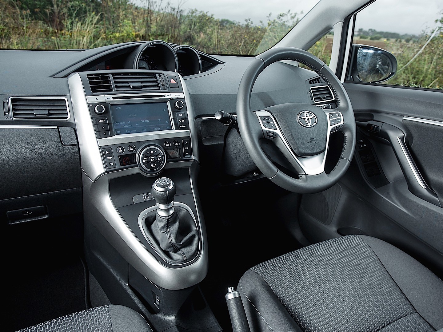 Toyota Verso photo 45