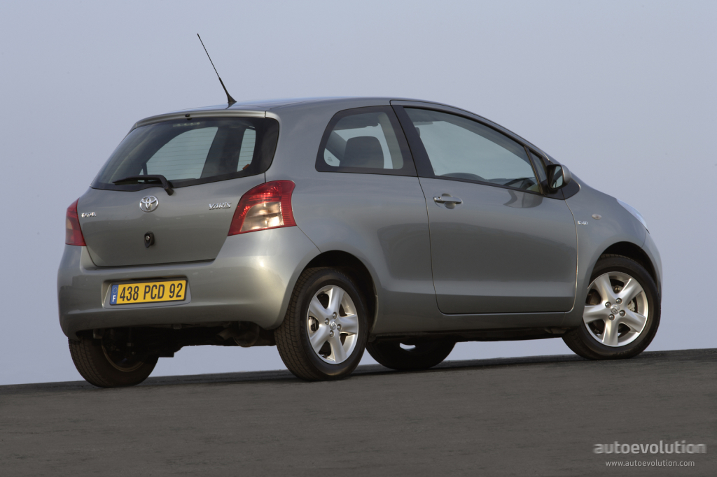 Toyota Yaris 3 Doors photo 3