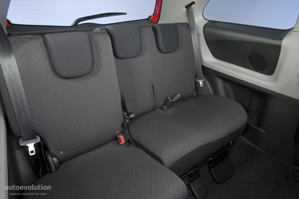 Toyota Yaris 3 Doors photo 20