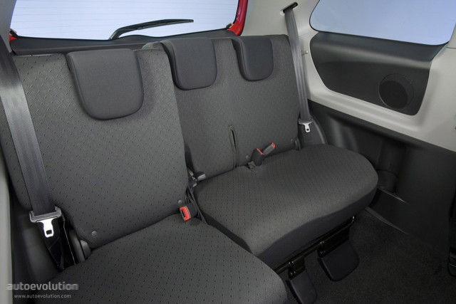 Toyota Yaris 3 Doors photo 20