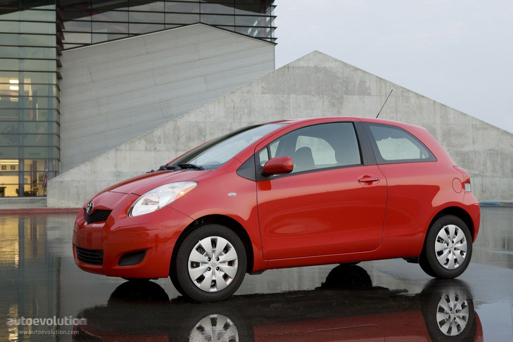 Toyota Yaris 3 Doors photo 2