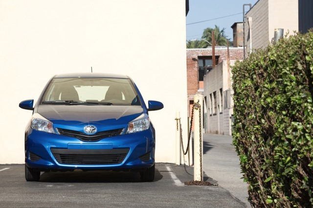 Toyota Yaris 3 Doors photo 2