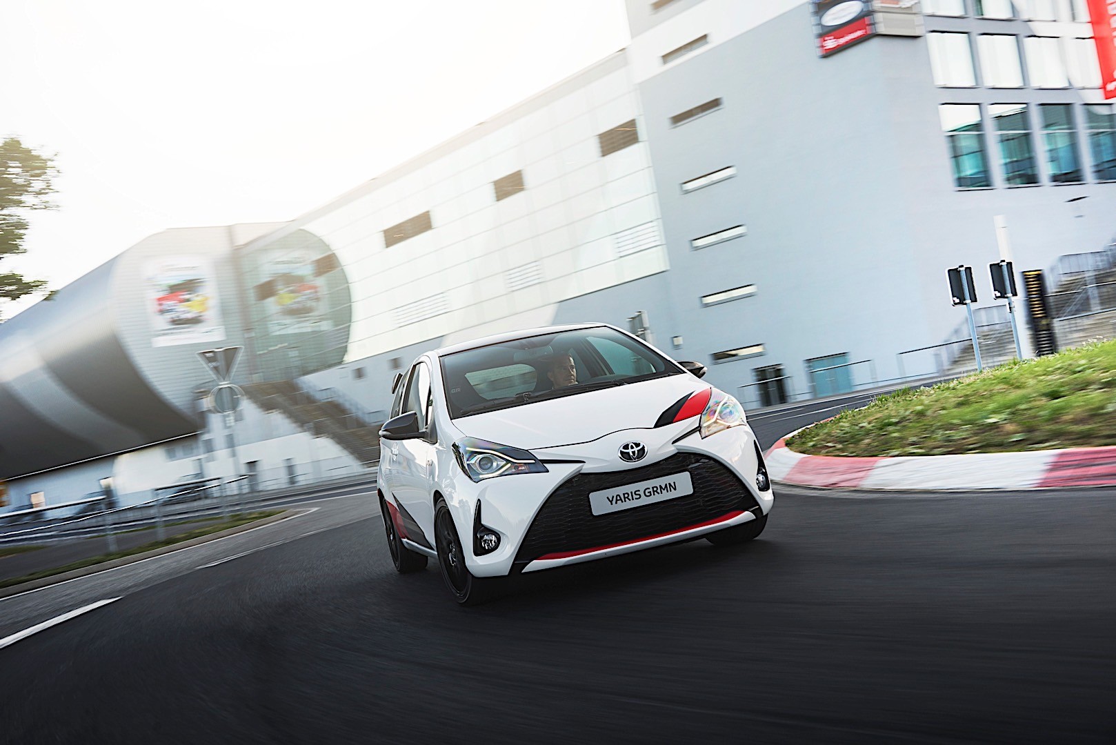 Toyota Yaris 3 Doors photo 14