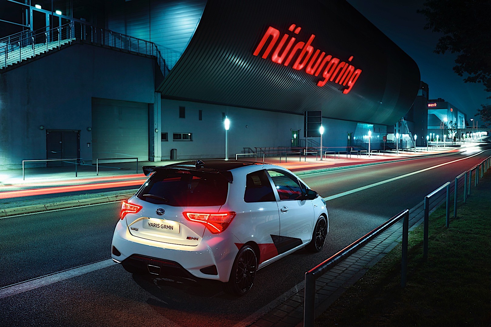 Toyota Yaris 3 Doors photo 2