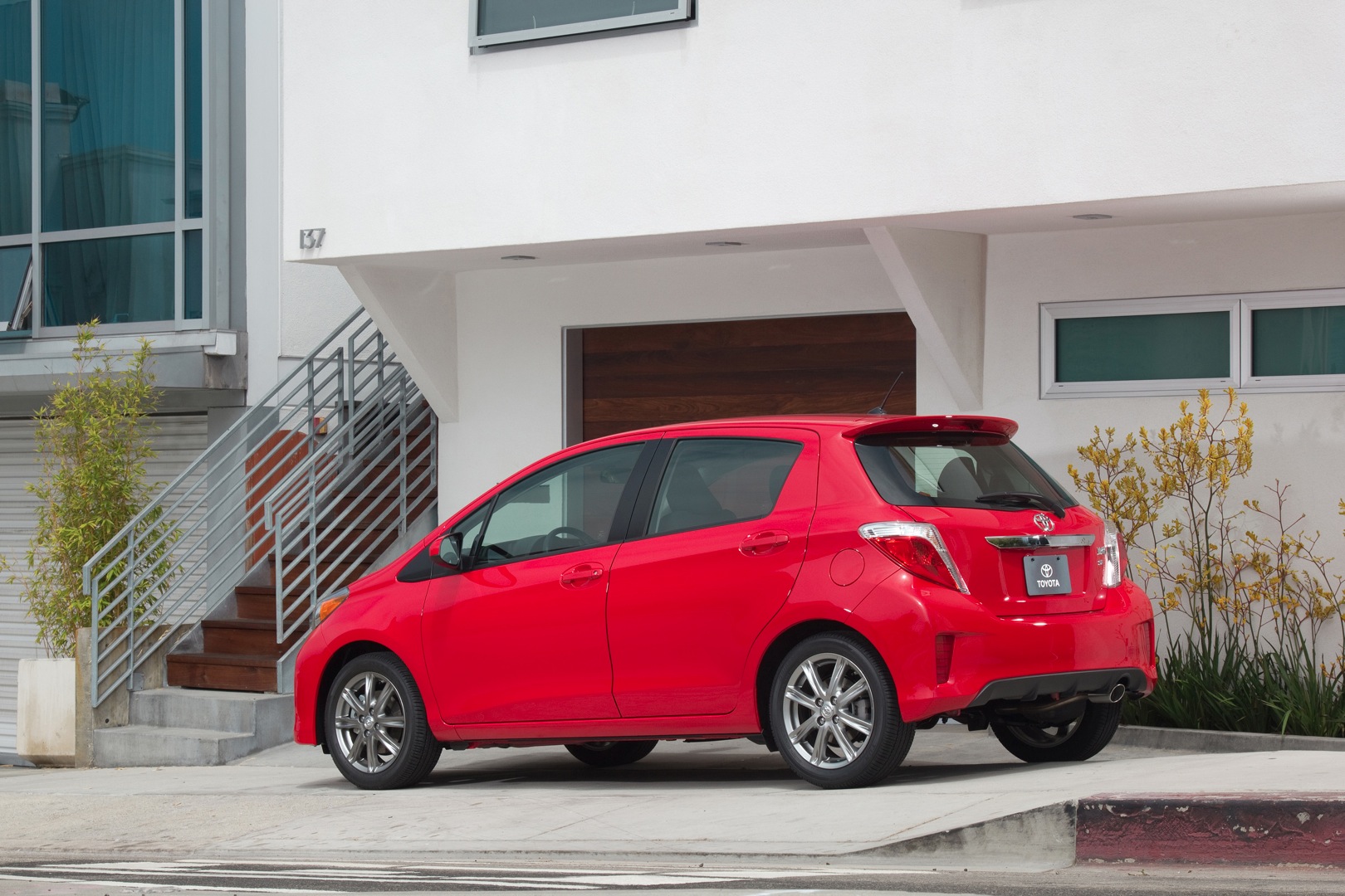 Toyota Yaris 5 Doors photo 3