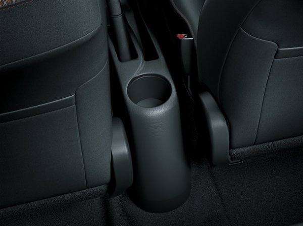 Toyota Yaris Hatchback photo 11