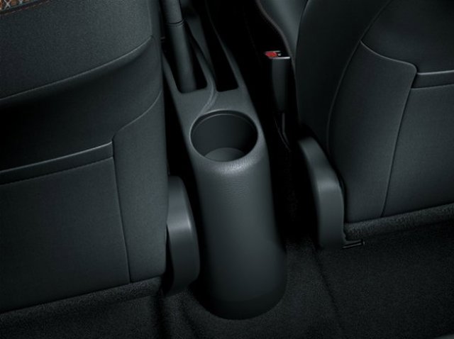 Toyota Yaris Hatchback photo 11