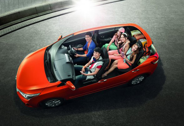 Toyota Yaris Hatchback photo 30