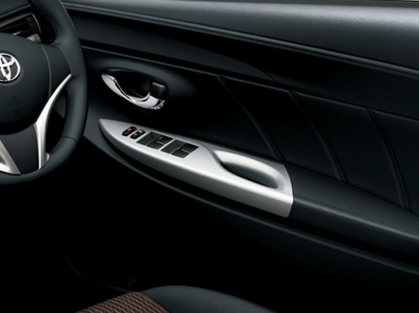 Toyota Yaris Hatchback photo 16