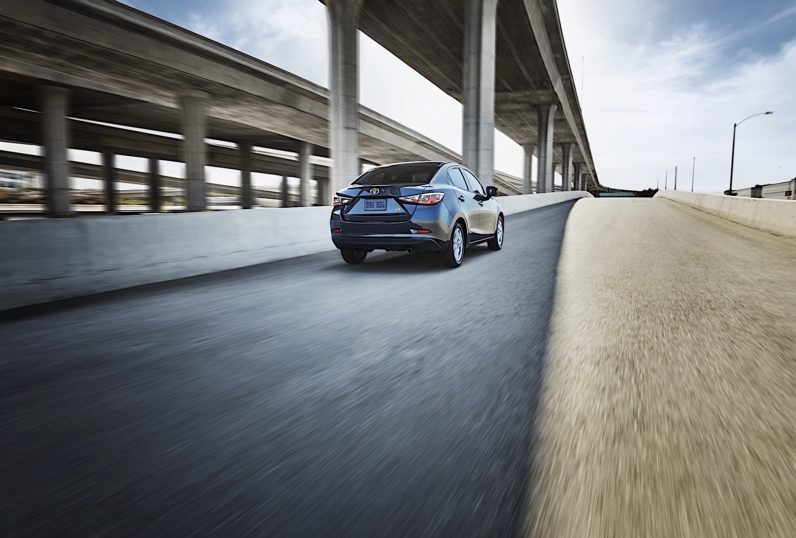 Toyota Yaris Sedan photo 10