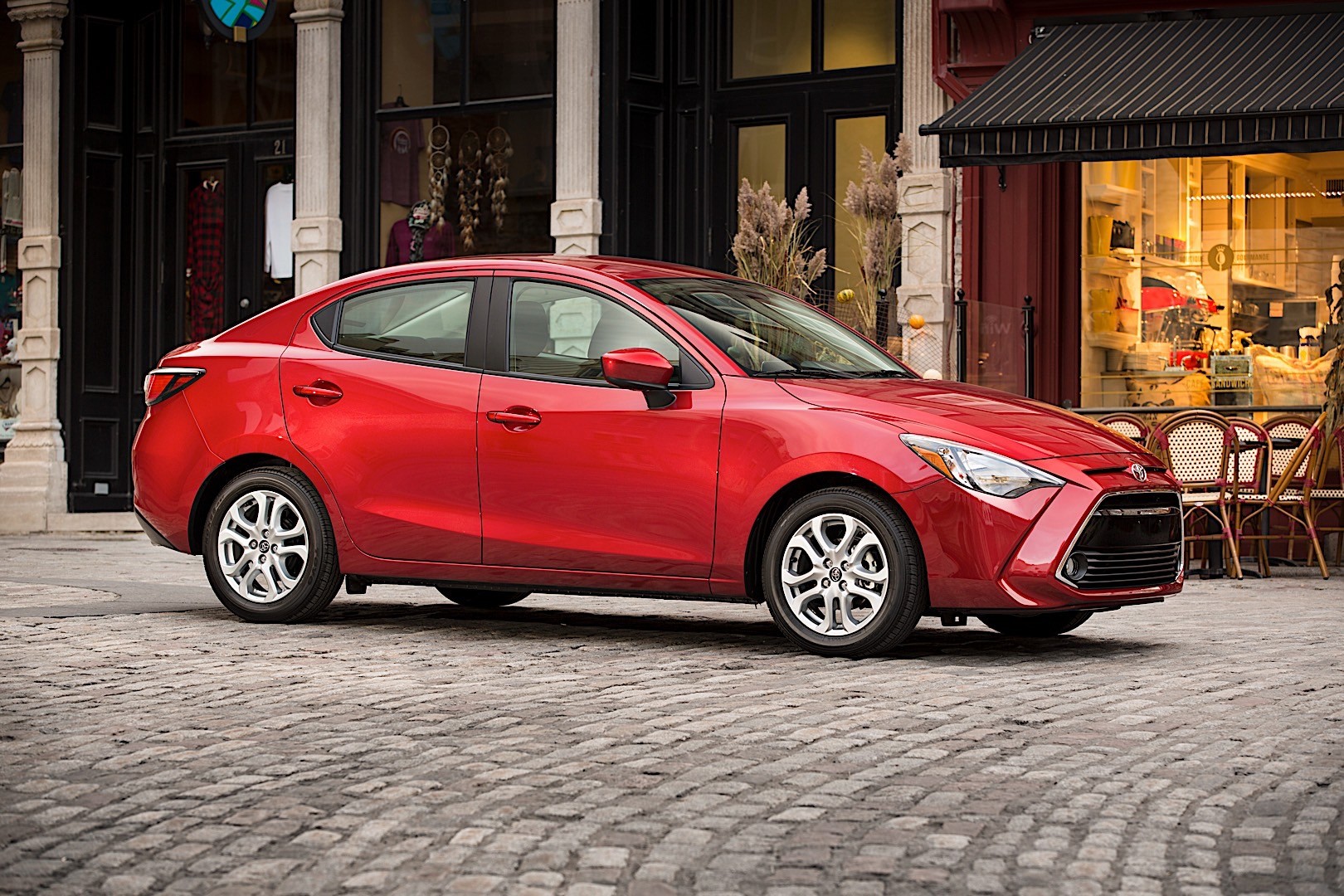 Toyota Yaris Sedan photo 11