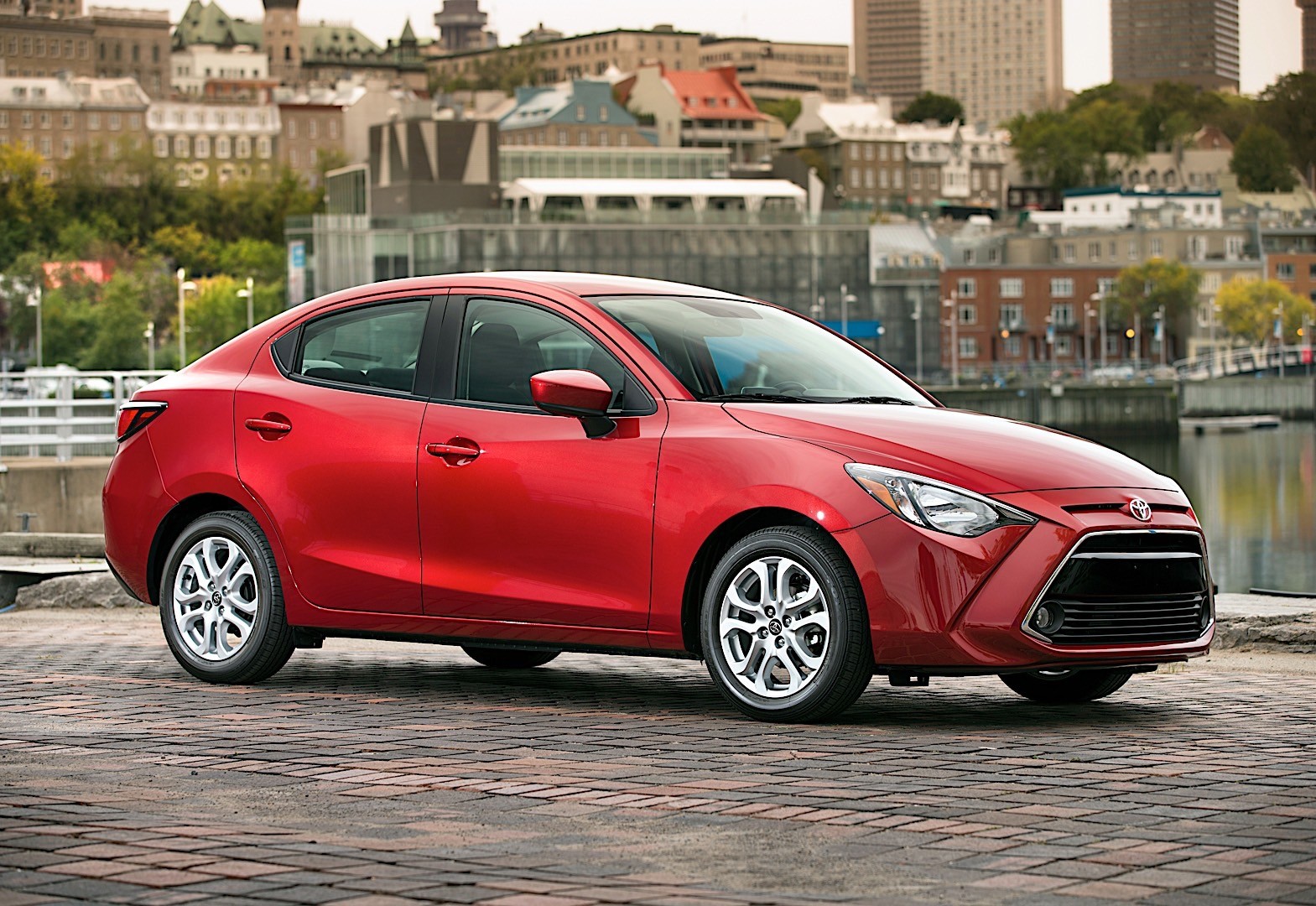 Toyota Yaris Sedan photo 15