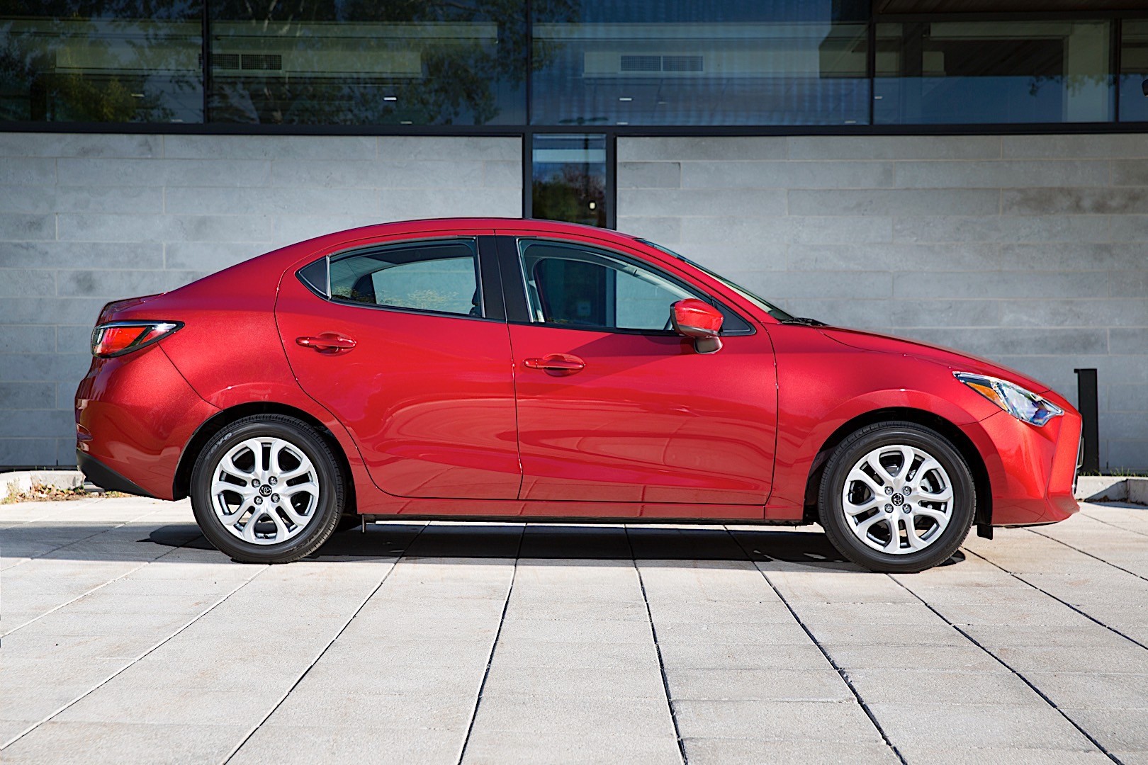 Toyota Yaris Sedan photo 17