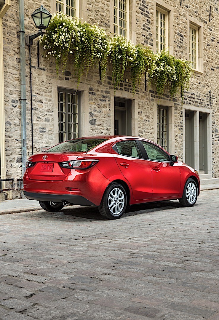 Toyota Yaris Sedan photo 19