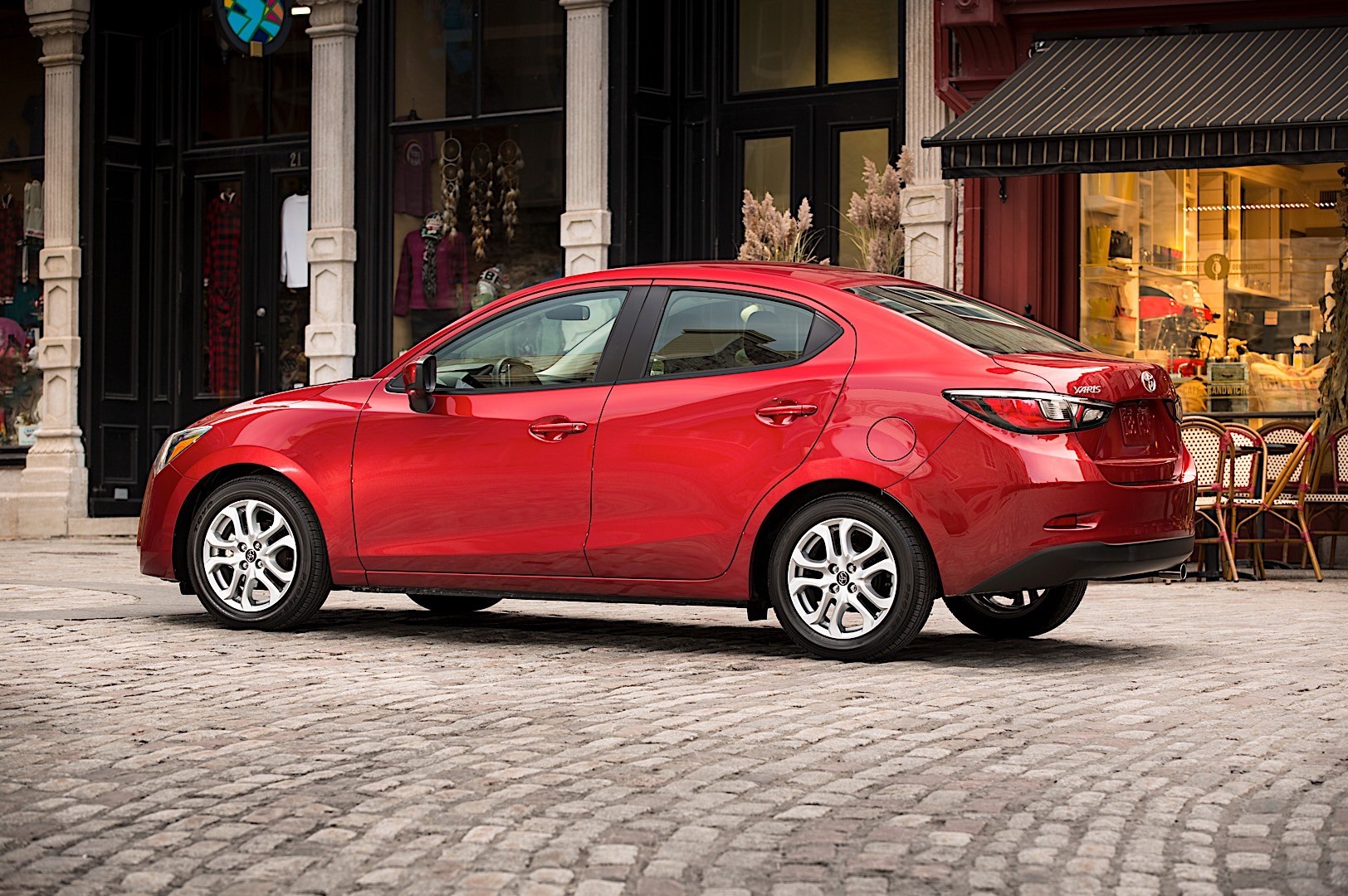 Toyota Yaris Sedan photo 24