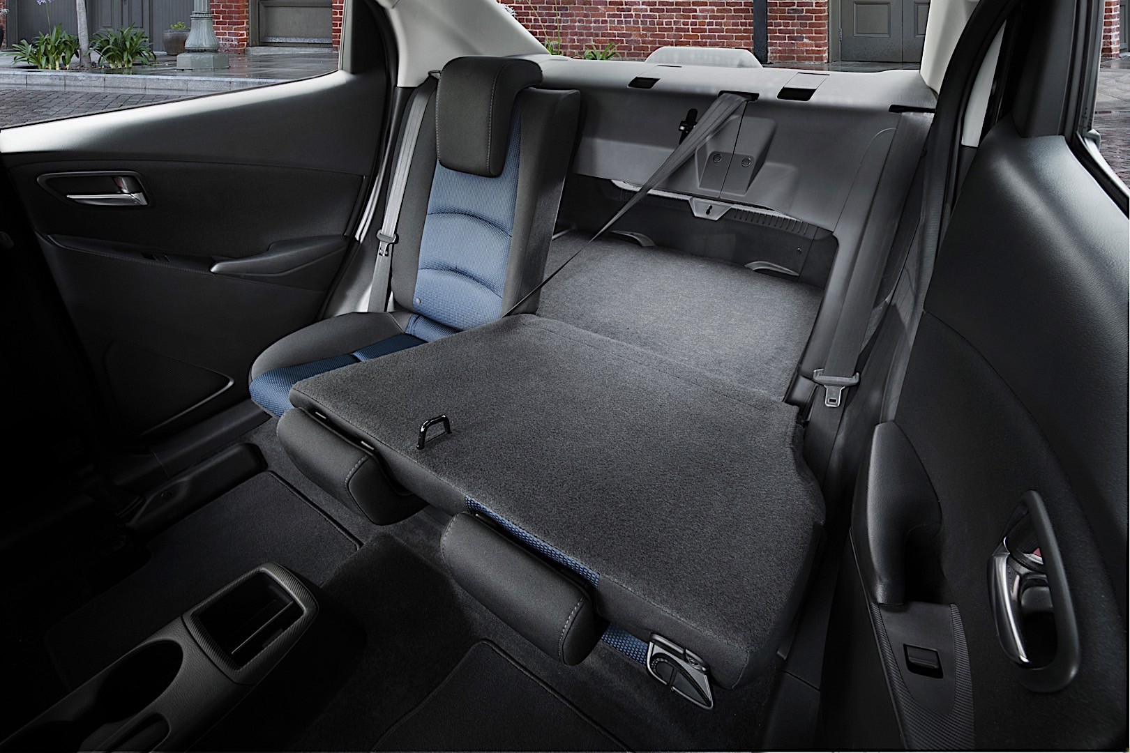 Toyota Yaris Sedan photo 34