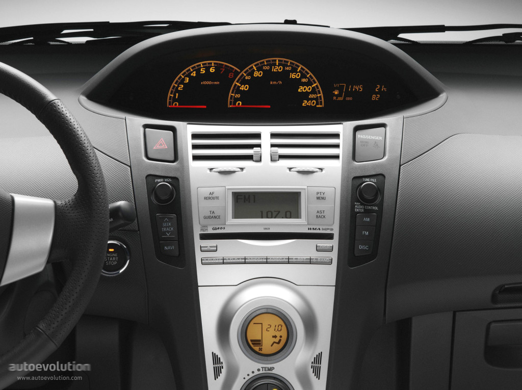 Toyota Yaris Ts 3 Doors photo 4