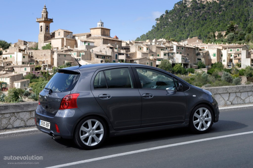 Toyota Yaris Ts 5 Doors photo 8