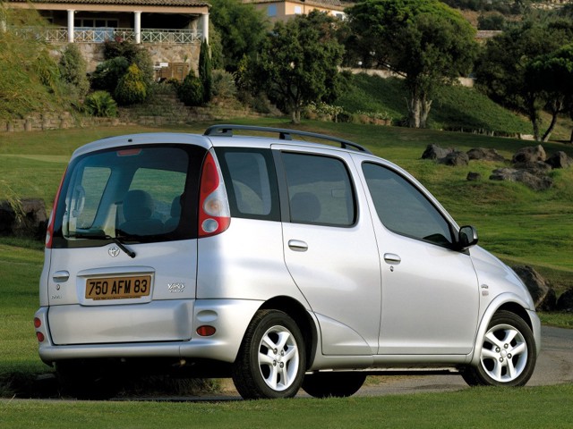 Toyota Yaris Verso foto 10