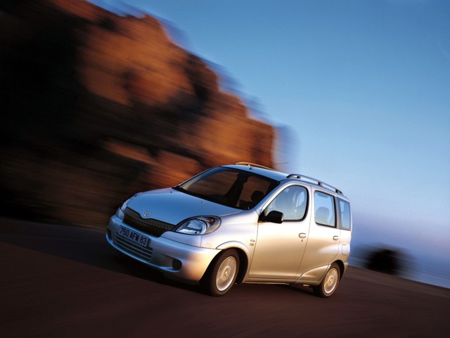 Toyota Yaris Verso foto 12