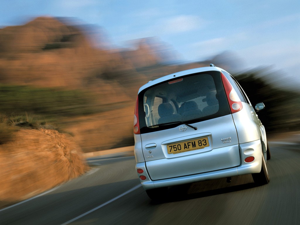 Toyota Yaris Verso photo 13