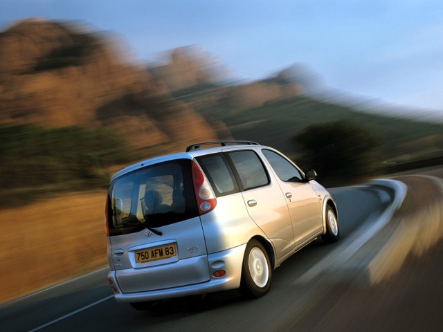 Toyota Yaris Verso foto 14