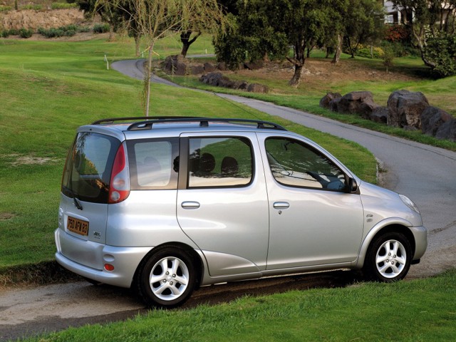 Toyota Yaris Verso foto 15