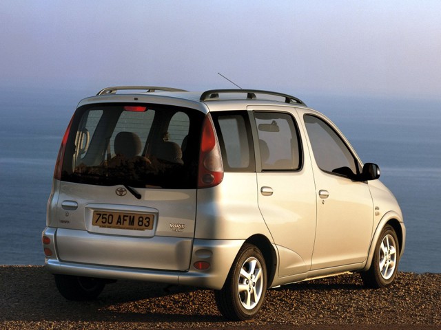 Toyota Yaris Verso foto 16