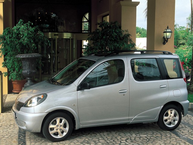 Toyota Yaris Verso foto 21