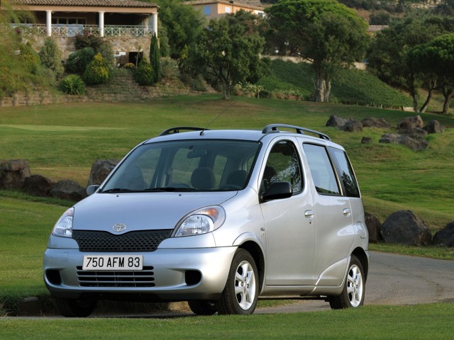 Toyota Yaris Verso foto 8