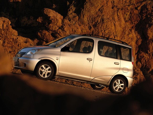 Toyota Yaris Verso foto 9