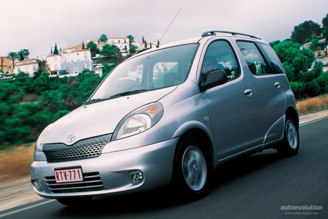 Toyota Yaris Verso foto 3