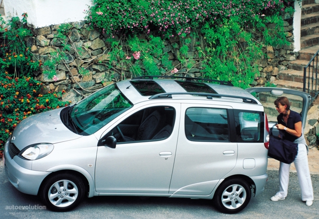 Toyota Yaris Verso foto 4