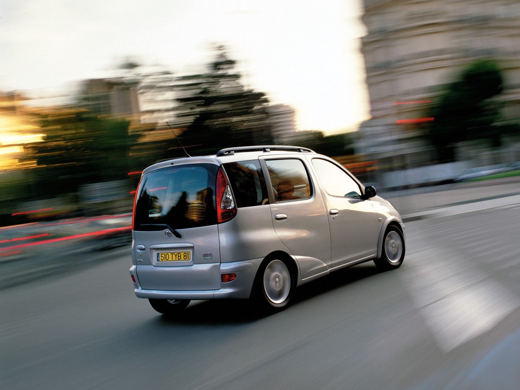 Toyota Yaris Verso photo 11