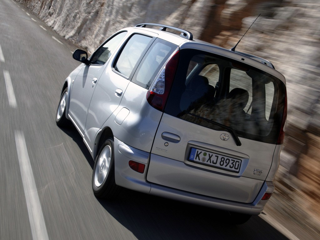 Toyota Yaris Verso photo 12