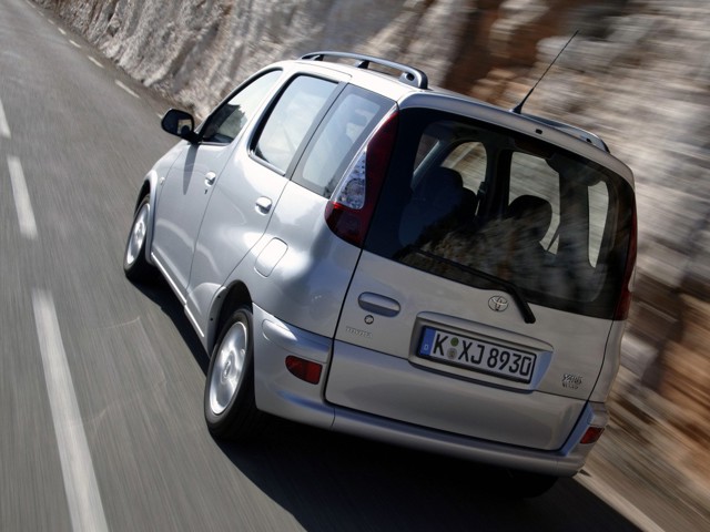 Toyota Yaris Verso photo 12