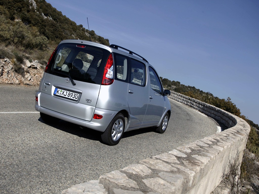 Toyota Yaris Verso photo 13